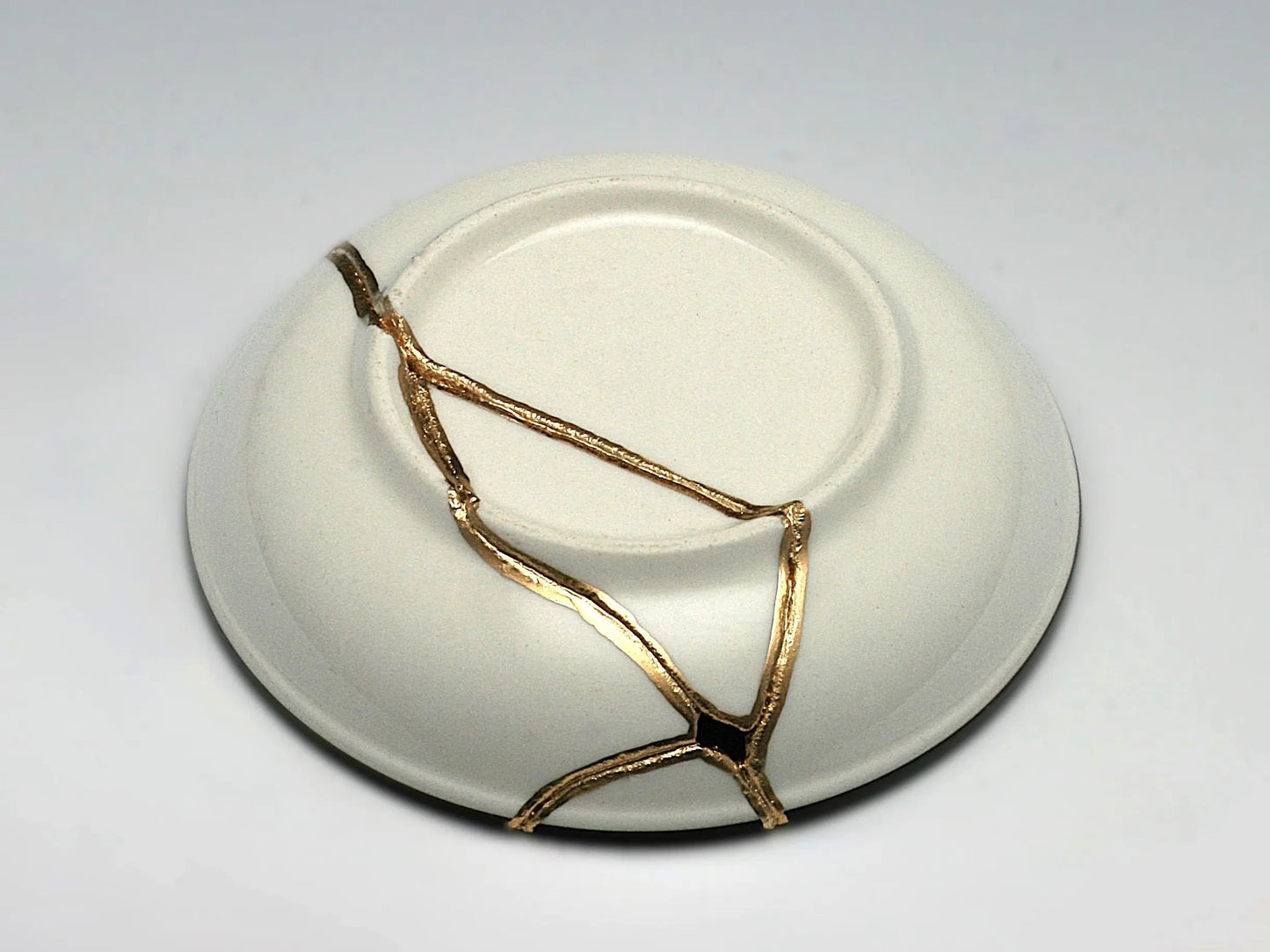 Small Blue and White Kintsugi Plate with Leaves and Swirl Kintsugi Reborn